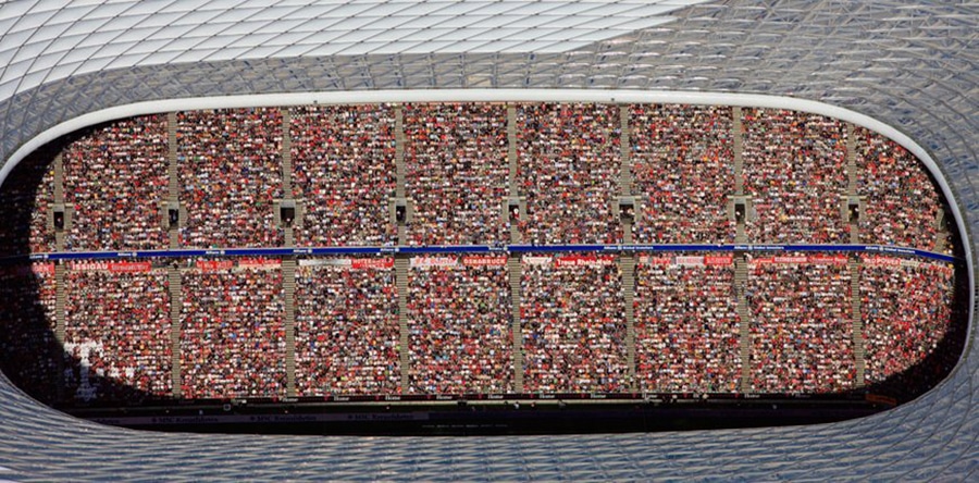 Cenital view of the crowd sitting on a stadium